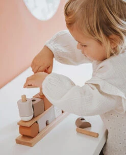 Label Label Stapelblokken Huisje Nougat 18 Mnd+ -Beste Speelgoed Winkel LabelLabelstapelblokkenhuisjenougatB